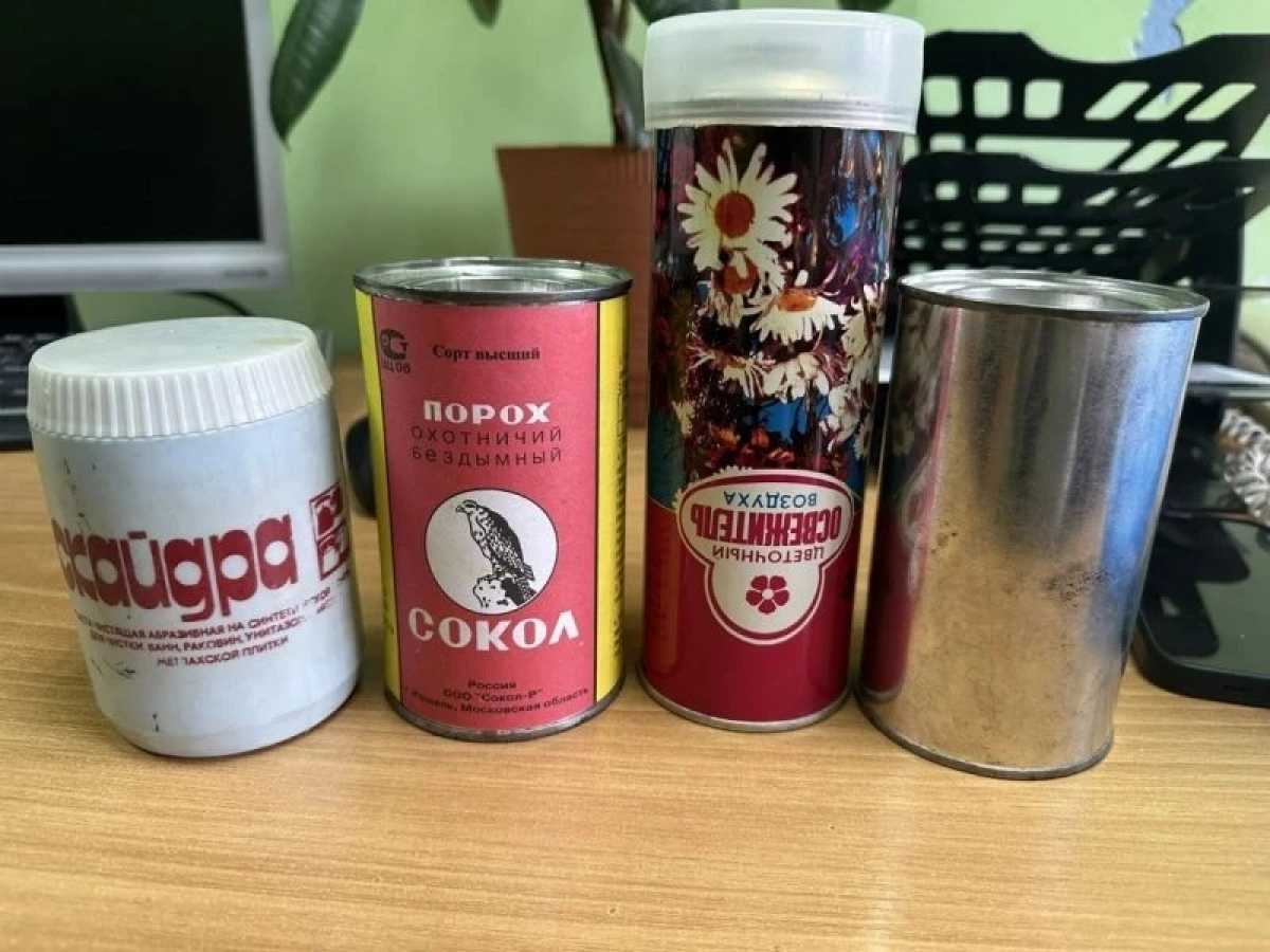 У жителя Мошенского округа полицейские изъяли четыре банки пороха.