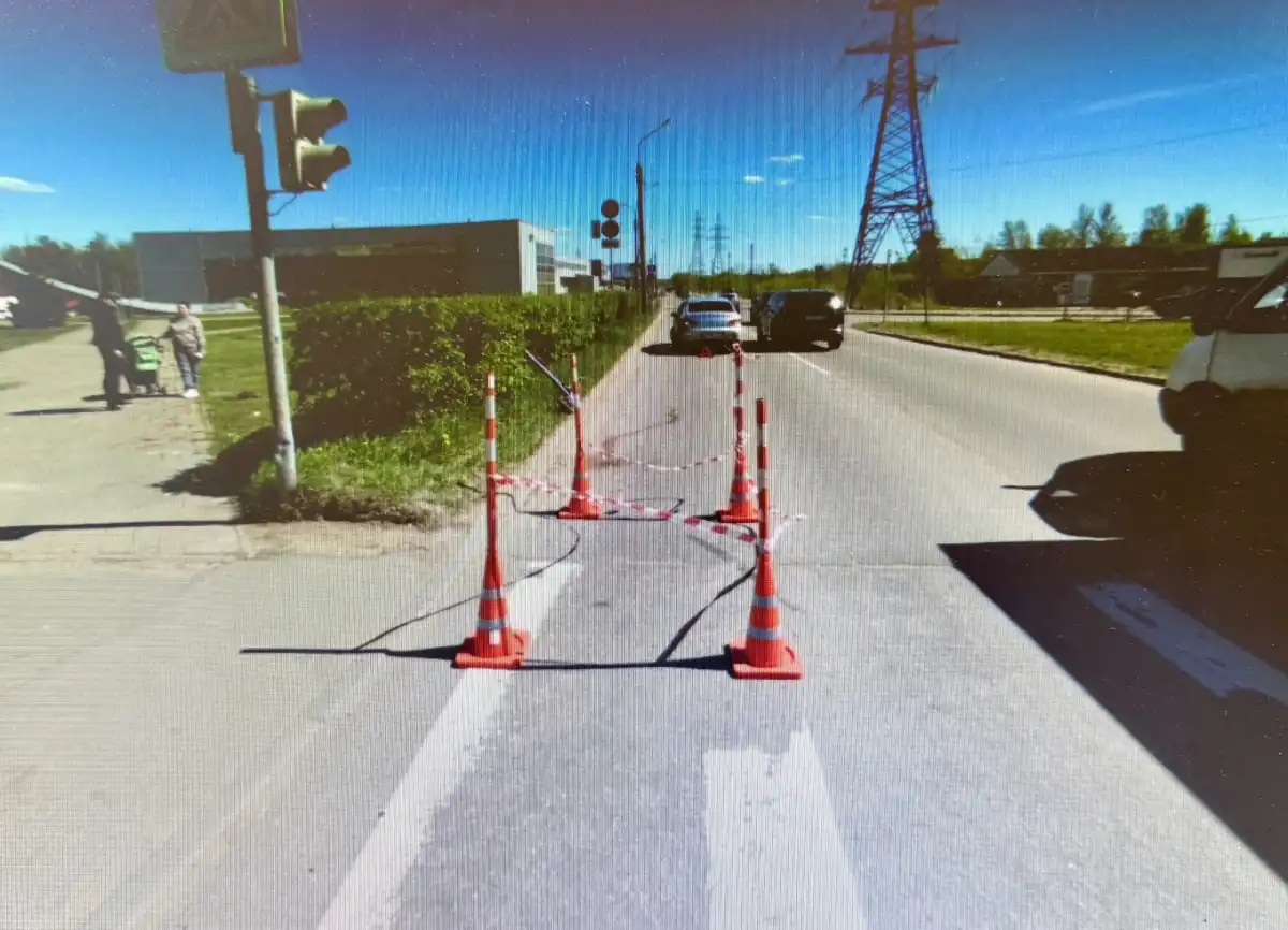 Водителя самоката доставили в областную детскую клиническую больницу.