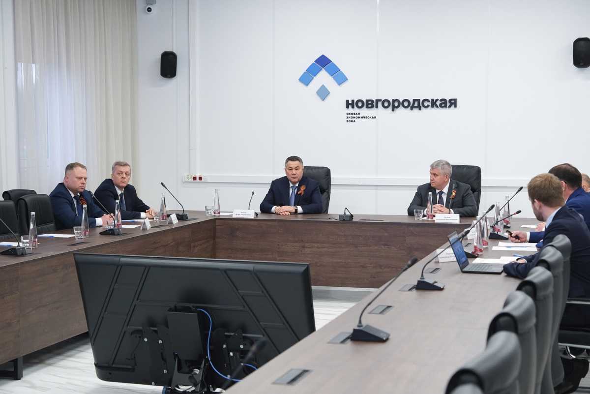 На примере ОЭЗ «Новгородская» Игорю Рудене представили опыт Новгородской области по привлечению инвестиций в регион.