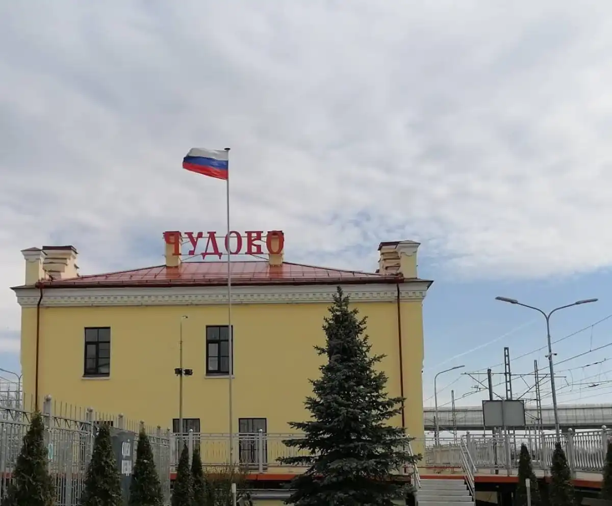 Географическое положение Чудовского округа создаёт преимущества для развития промышленности.