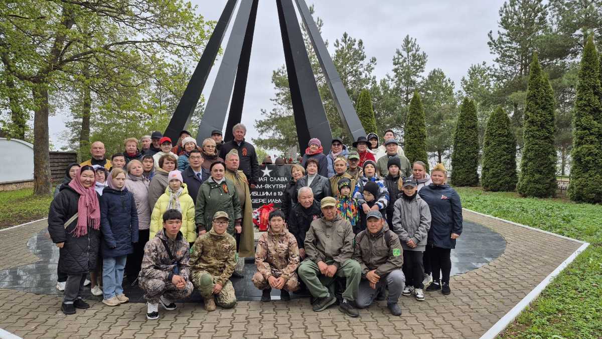Почтить память погибших земляков, павших в боях на Старорусской земле, прибыла делегация из Республики Саха (Якутия).