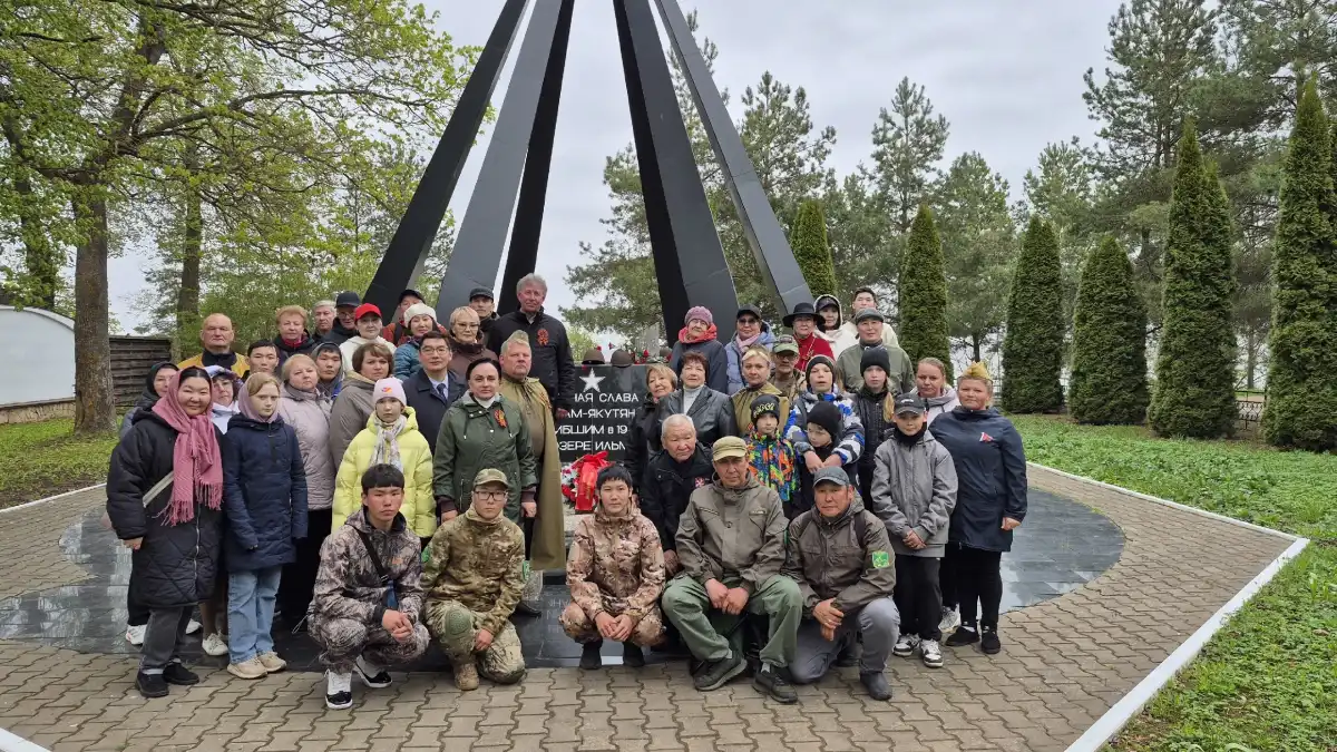 Почтить память погибших земляков, павших в боях на Старорусской земле, прибыла делегация из Республики Саха (Якутия).