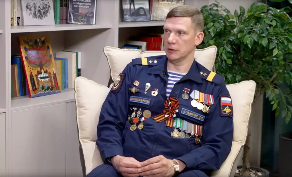 Дмитрий — участник программы «Свои Герои 53», руководитель подразделения «Новгородского молодежного центра» и патриотического клуба «Россия».