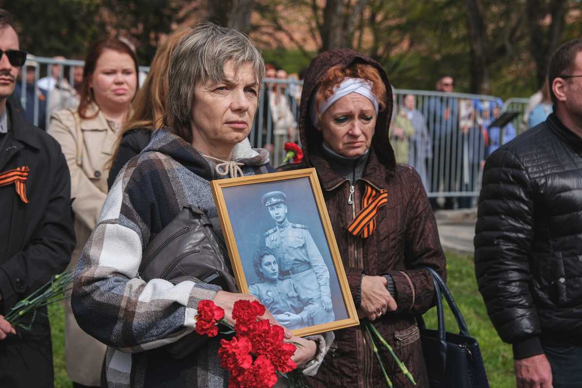 В митинге приняли участие ветераны, чиновники, молодёжь, жители и гости города.