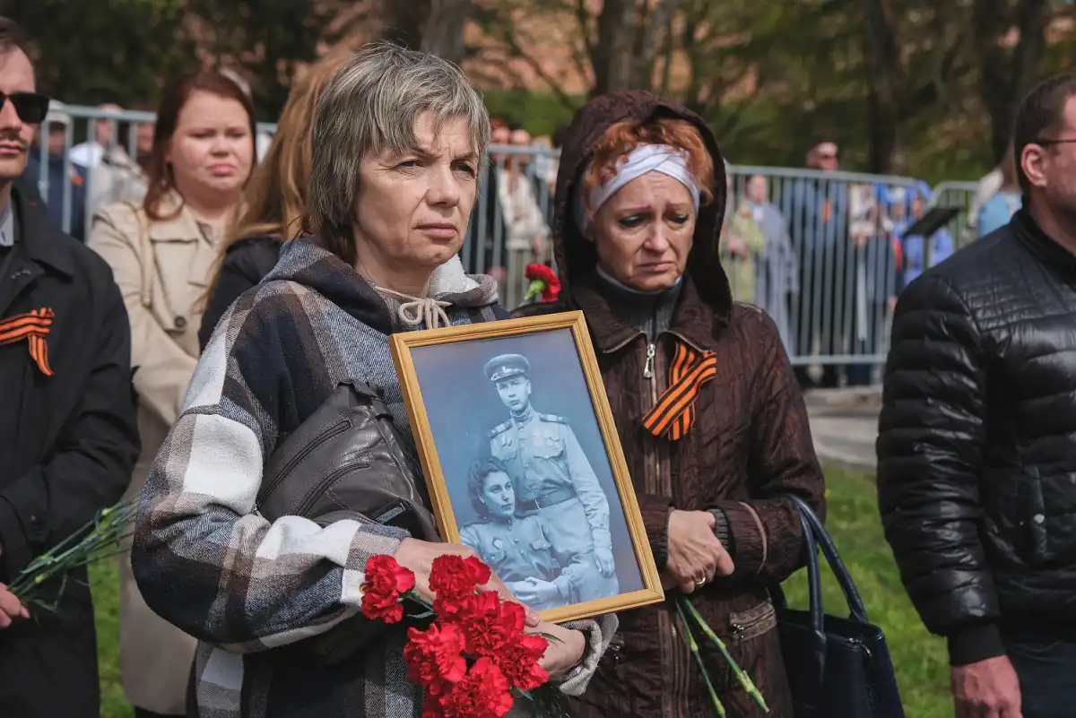 В митинге приняли участие ветераны, чиновники, молодёжь, жители и гости города.
