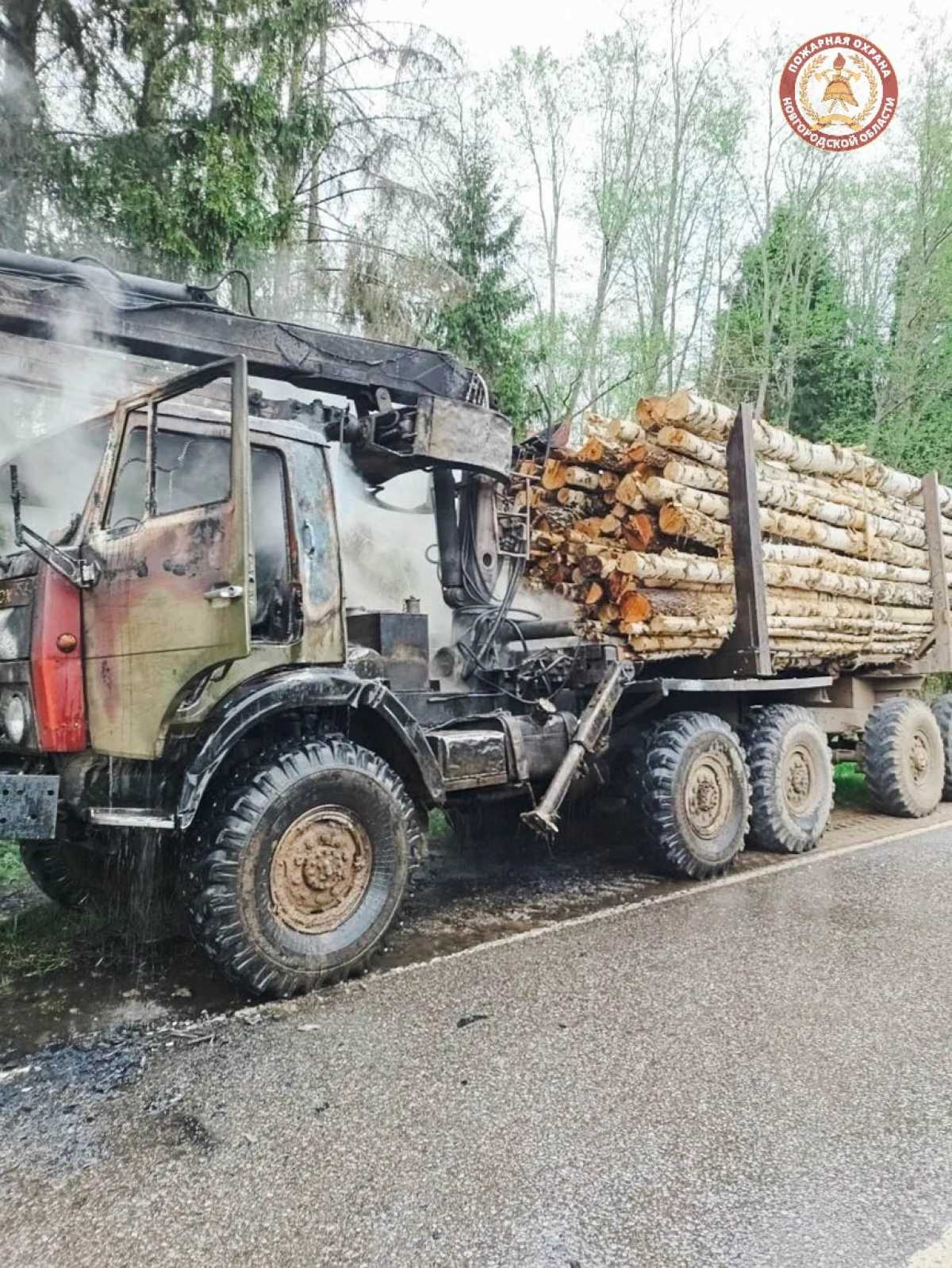 В Марёвском округе горел лесовоз