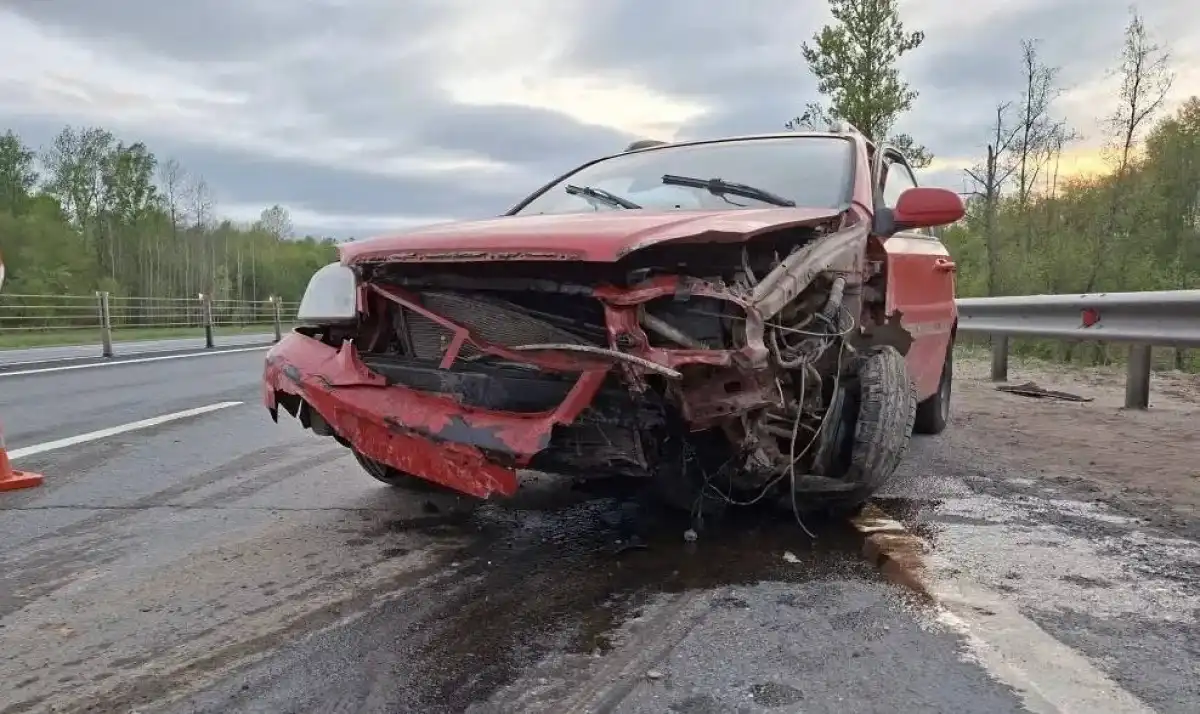 Водитель с сотрясением головного мозга доставлен бригадой скорой медицинской помощи в Новгородскую областную клиническую больницу.