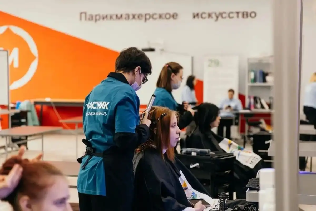 В Новгородской области региональный этап чемпионата, который объединил 314 конкурсантов из 42 учебных заведений региона и проходил на 16 площадках, завершился 30 апреля 2026 года.