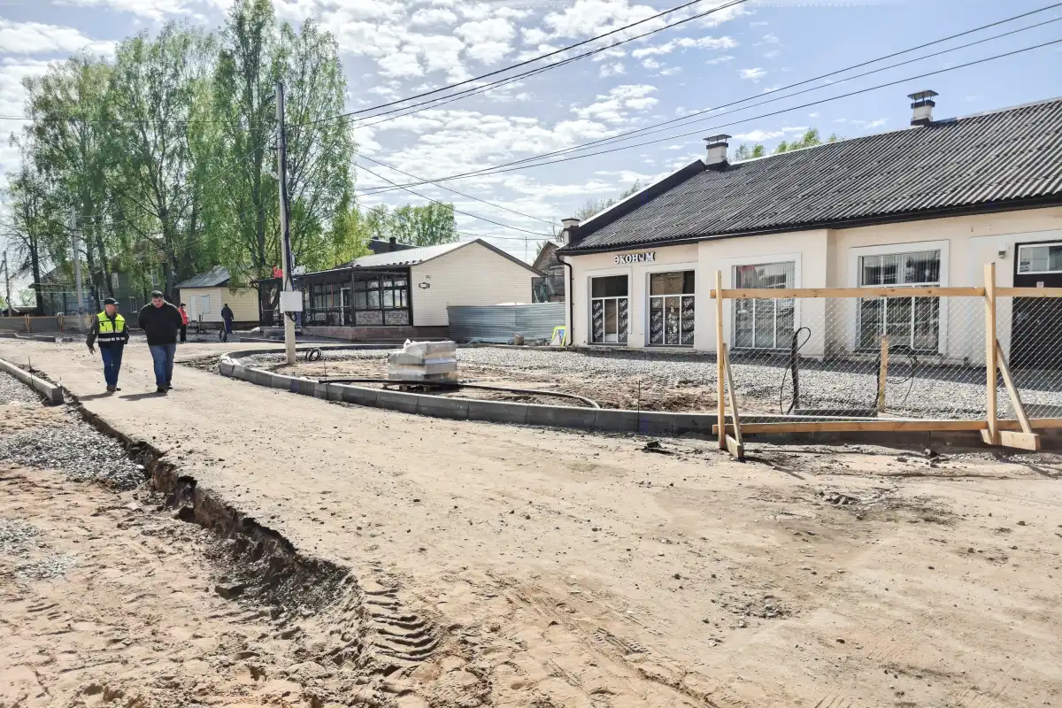За соблюдением решений концепции благоустройства улицы Базарной следят специалисты Центра развития городской среды Новгородской области.