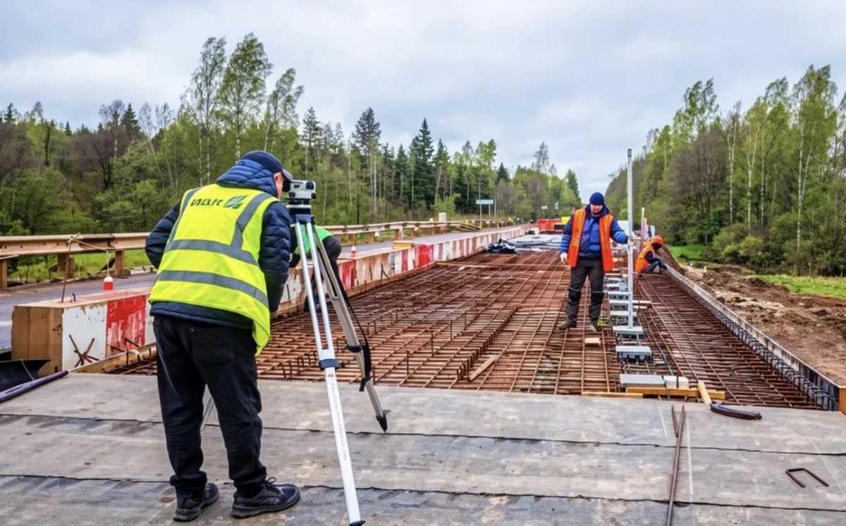 На мосту ввели реверсивное движение.