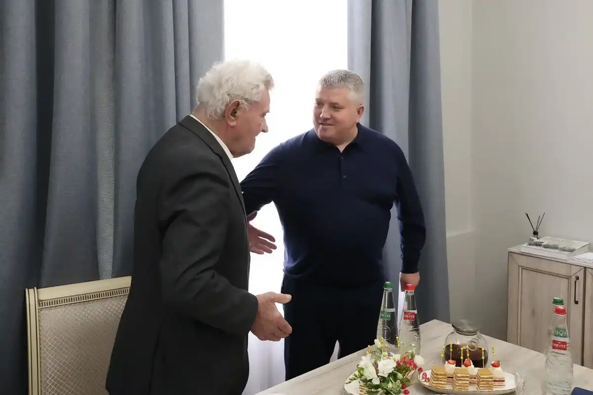 В военные годы Владимира Ивановича вместе с семьёй отправили в концлагерь «Попово болото».