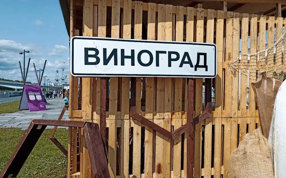 В 2026 году пространство фестиваля развернется в аркаде Гостиного двора.