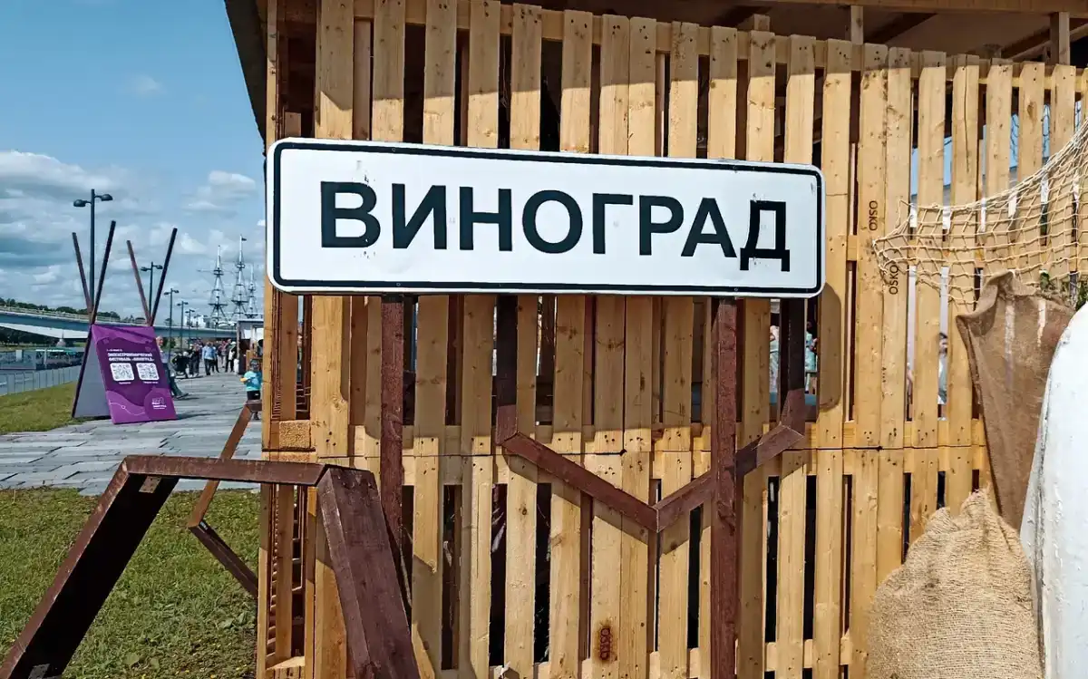 В 2026 году пространство фестиваля развернется в аркаде Гостиного двора.