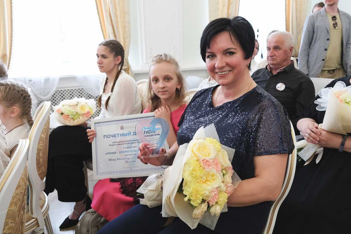 В 2025 году в Новгородской области ввели шесть дополнительных выплат для семей с детьми