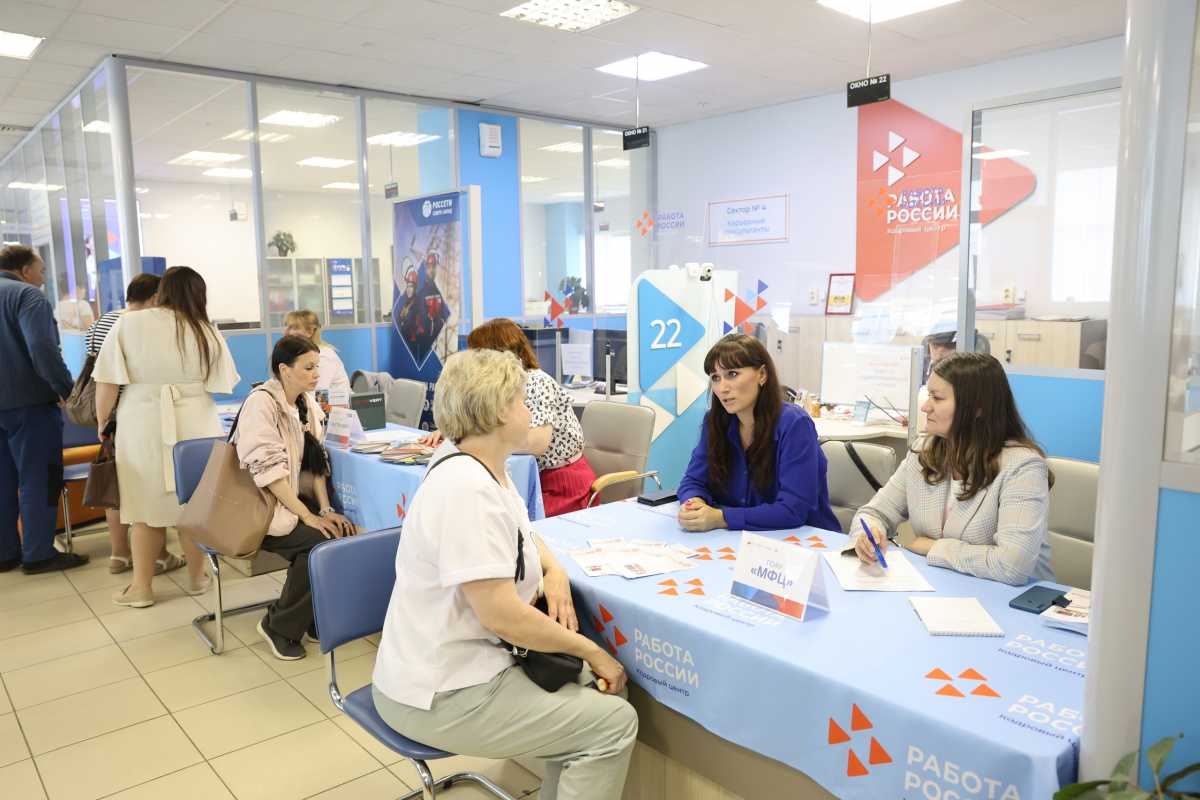 В новгородском Кадровом центре представили для соискателей свыше 230 вакантных рабочих мест. В новгородском Кадровом центре представили для соискателей свыше 230 вакантных рабочих мест.