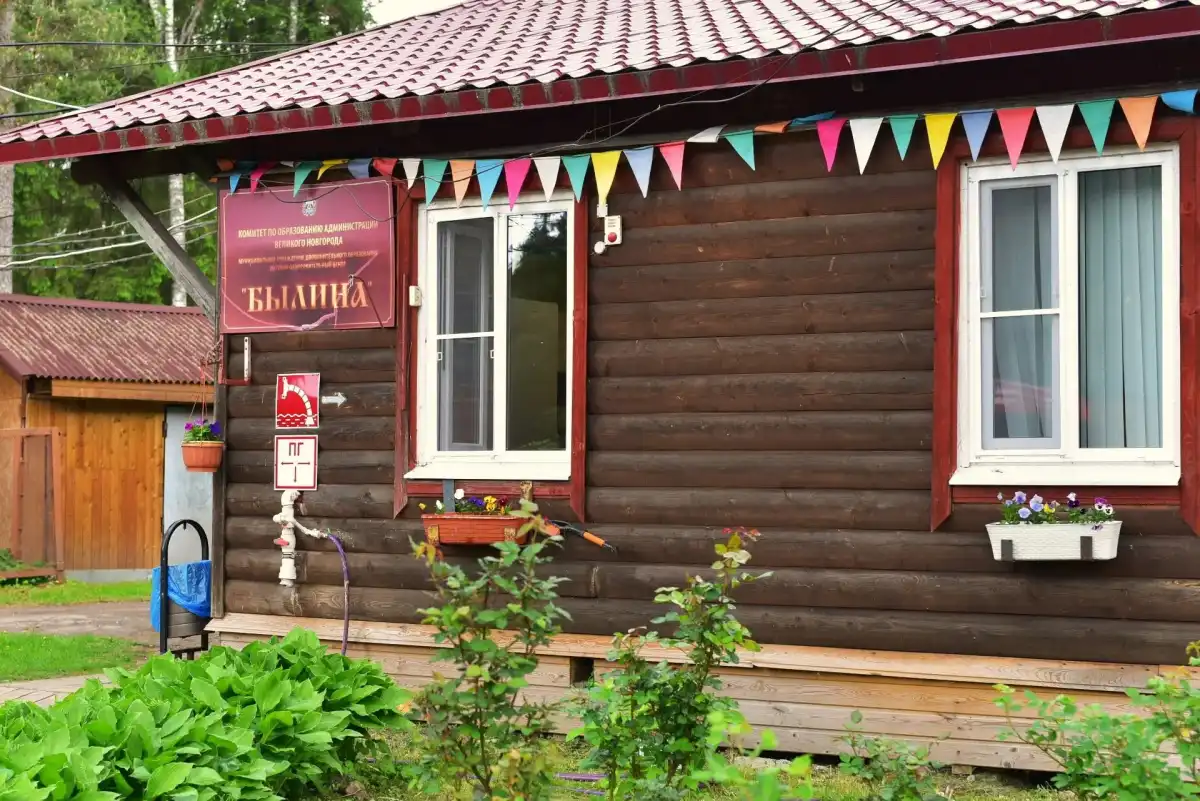 К новому сезону в лагере установили ограждение, оборудовали дополнительные уличные раковины.
