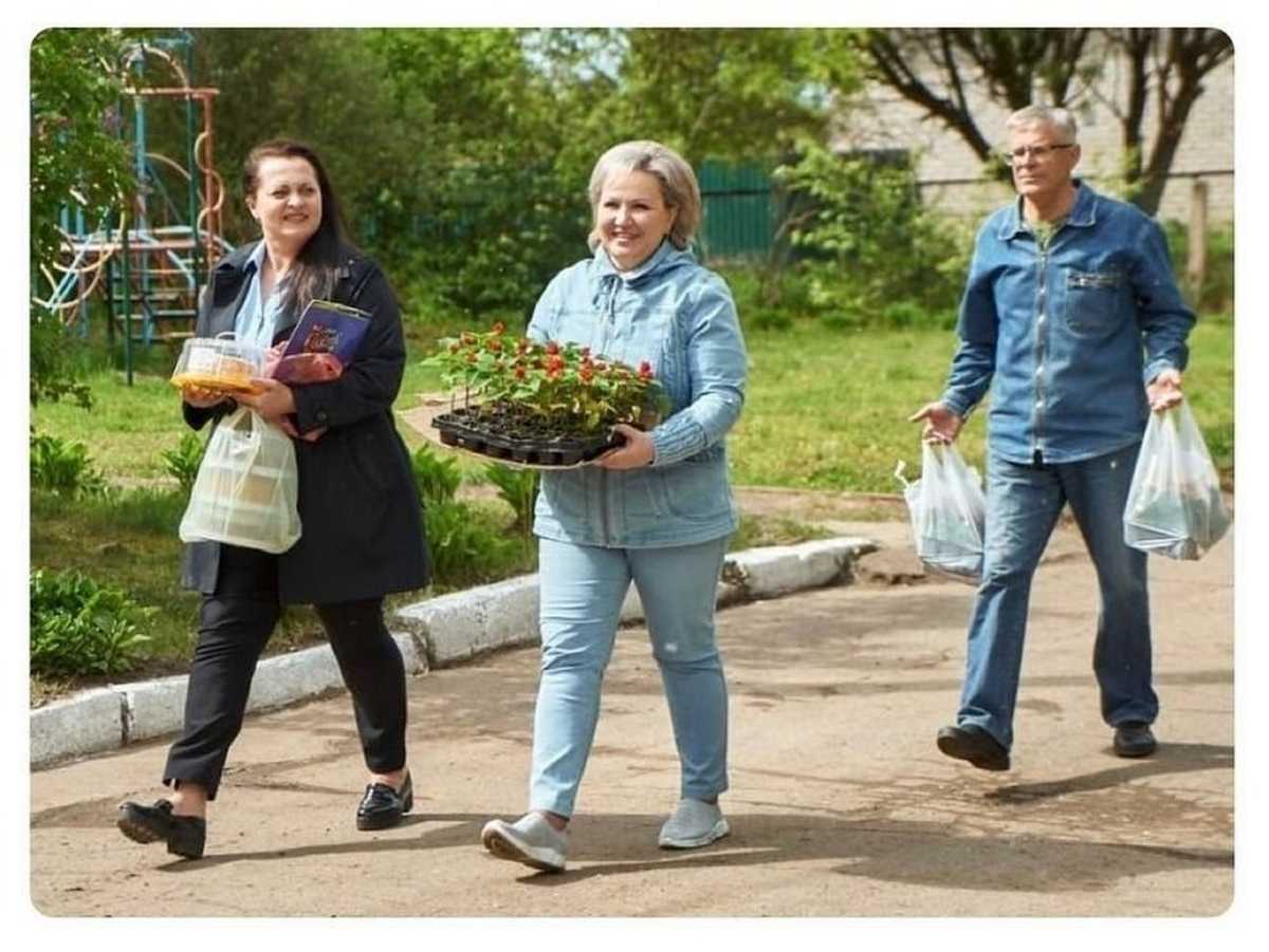 Организаторы приглашают сажать цветы в любых местах: на даче, у дома или в горшке на подоконнике. Организаторы приглашают сажать цветы в любых местах: на даче, у дома или в горшке на подоконнике.