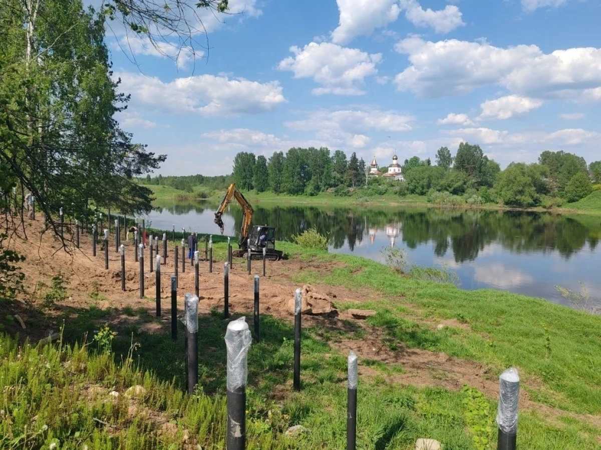 По плану очертания набережной должны проявиться к концу июля.