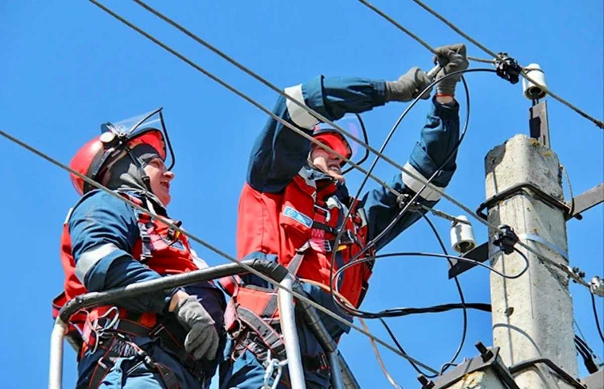 Днём 26 мая сильный порывистый ветер оставил без света 2897 человек
