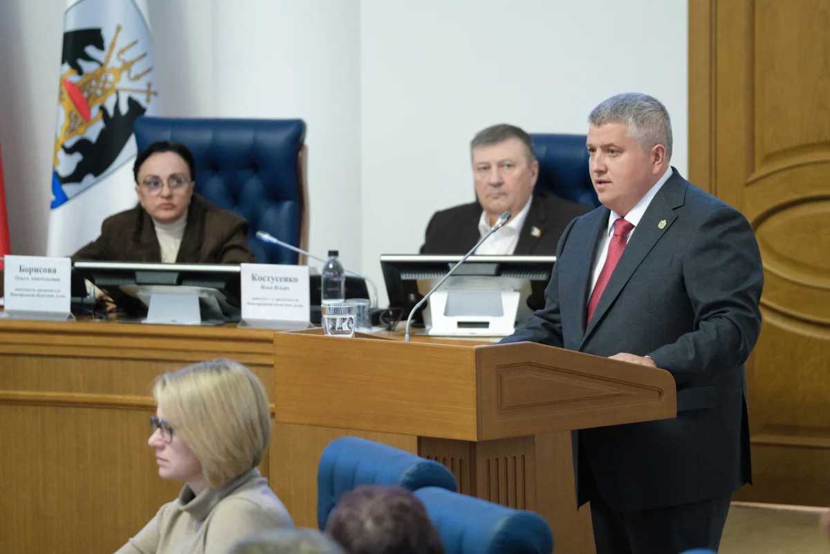 Александр Дронов рассказал депутатам о современной связи в регионе.