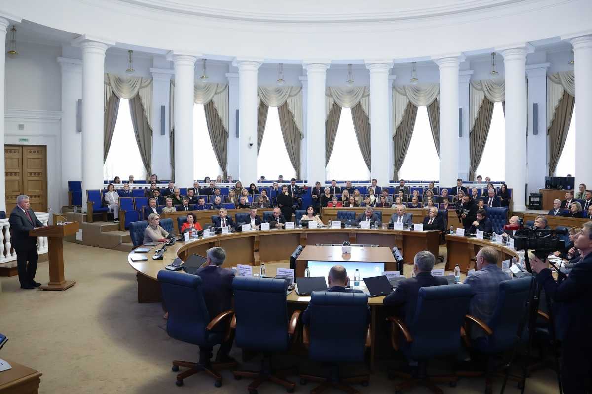 Парламентарии единогласно приняли отчёт губернатора о работе правительства региона в 2025 году.. Парламентарии единогласно приняли отчёт губернатора о работе правительства региона в 2025 году..