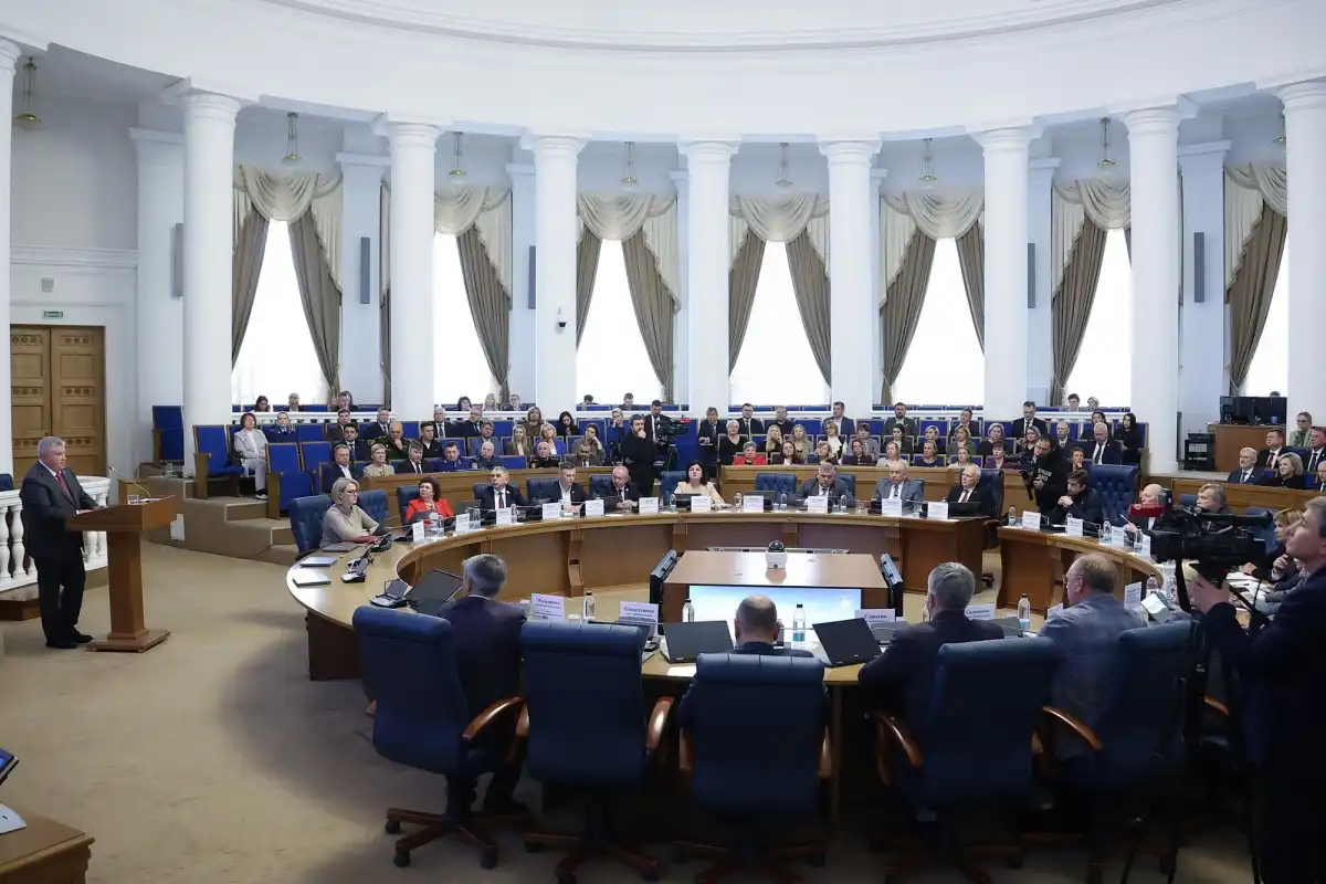Парламентарии единогласно приняли отчёт губернатора о работе правительства региона в 2025 году..