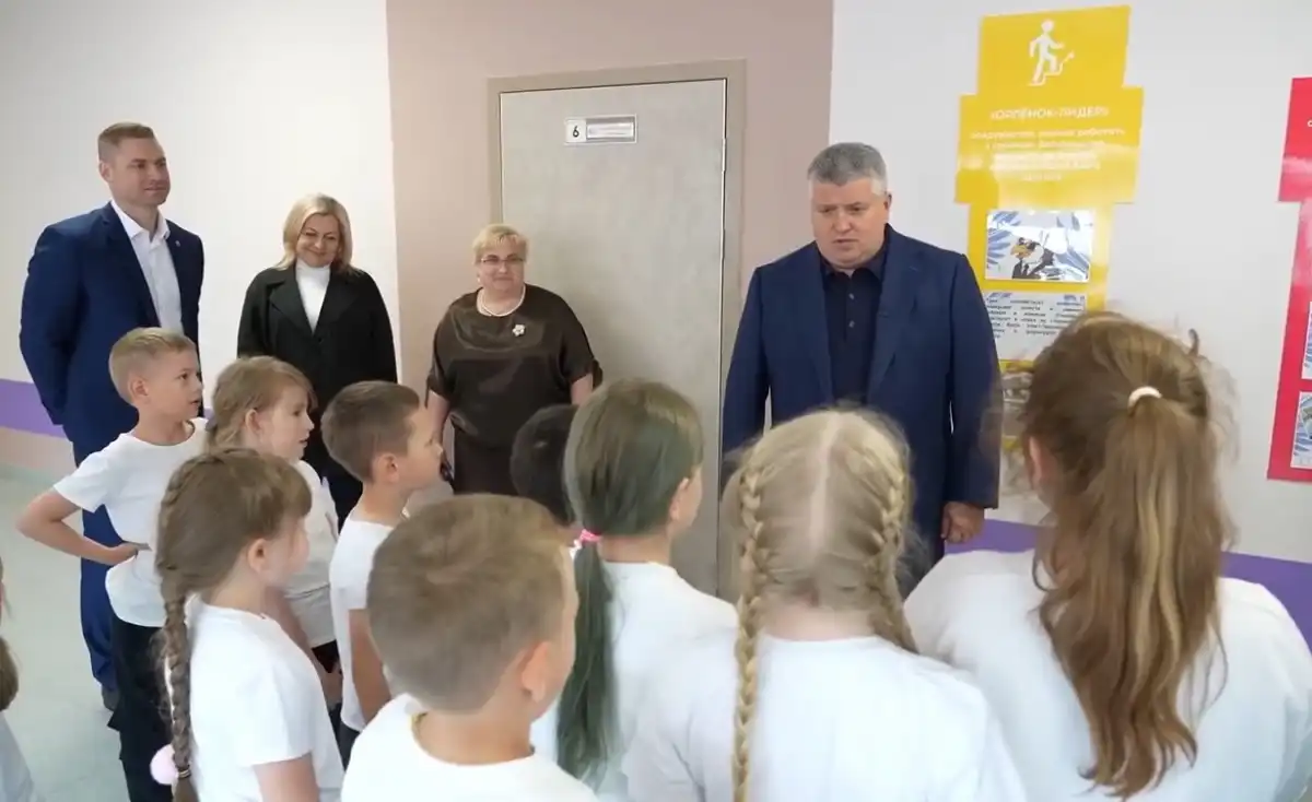 В школе сильный педагогический коллектив, много своих выпускников работают учителями. Ребята активно участвуют в конкурсах, олимпиадах и спортивных соревнованиях.