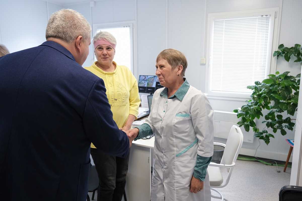 Губернатор оценил работу ФАПа в Гостцах и анонсировал расширение проекта «Здоровая семья»