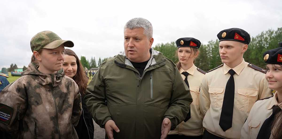Александр Дронов поддержал новгородских участников состязаний «Время героев» в Псковской области