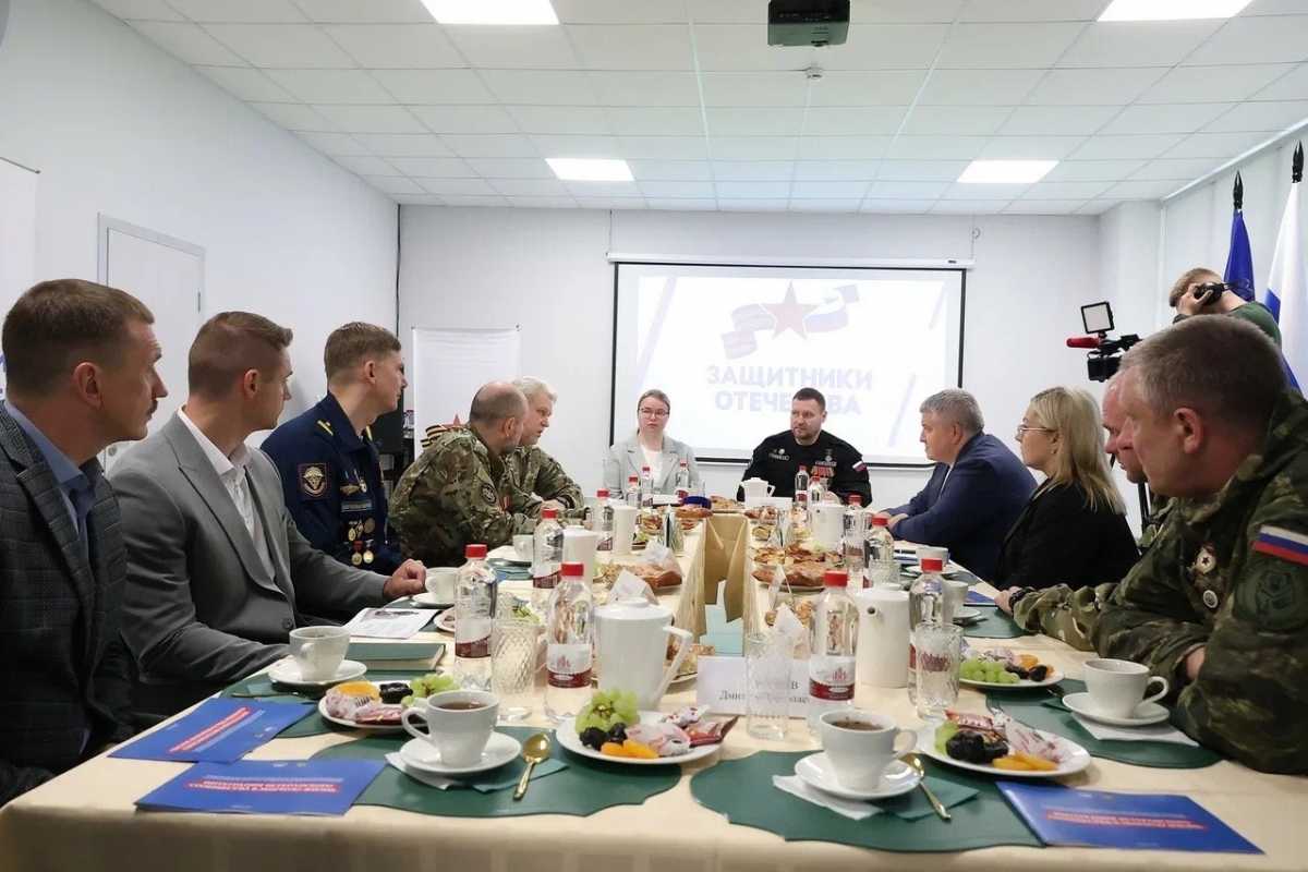 Александр Дронов поздравил фонд «Защитники Отечества» с трёхлетием.
