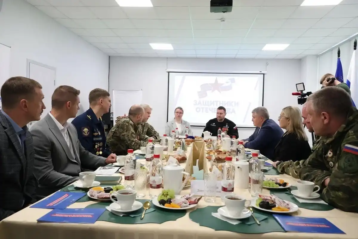 Александр Дронов поздравил фонд «Защитники Отечества» с трёхлетием.