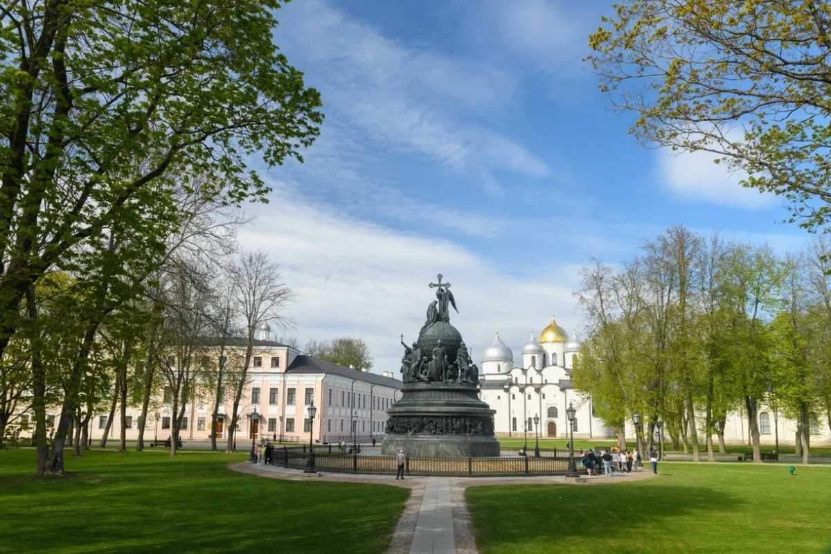Гости стенда Новгородской области на ПМЭФ-2026 смогут рассмотреть все фигуры на 3D-модели памятника «Тысячелетие России».