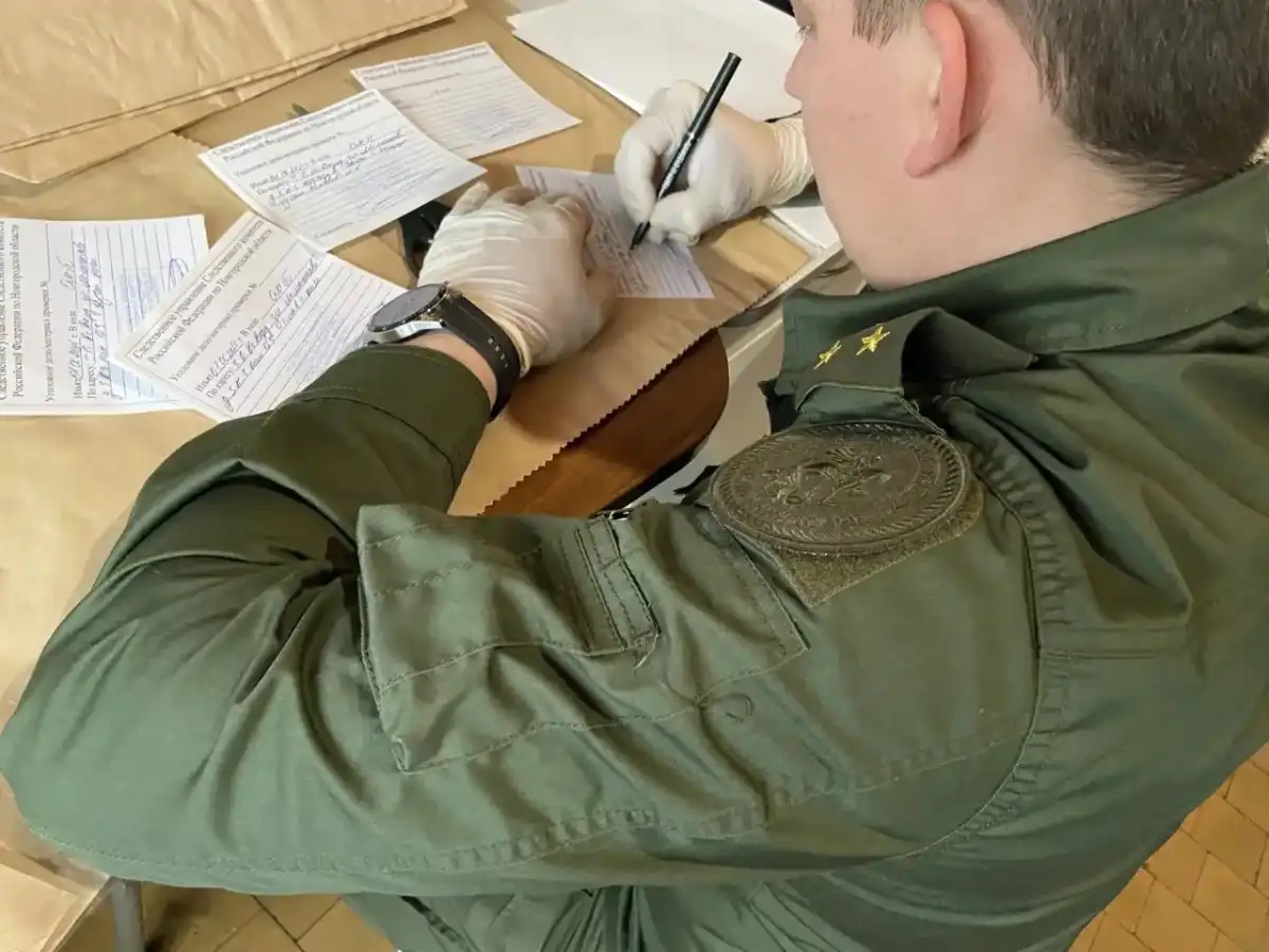 Подозреваемого задержали и допросили.