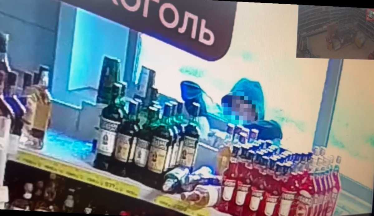Когда горячительные напитки закончились, мужчина отправился за добавкой в магазин.