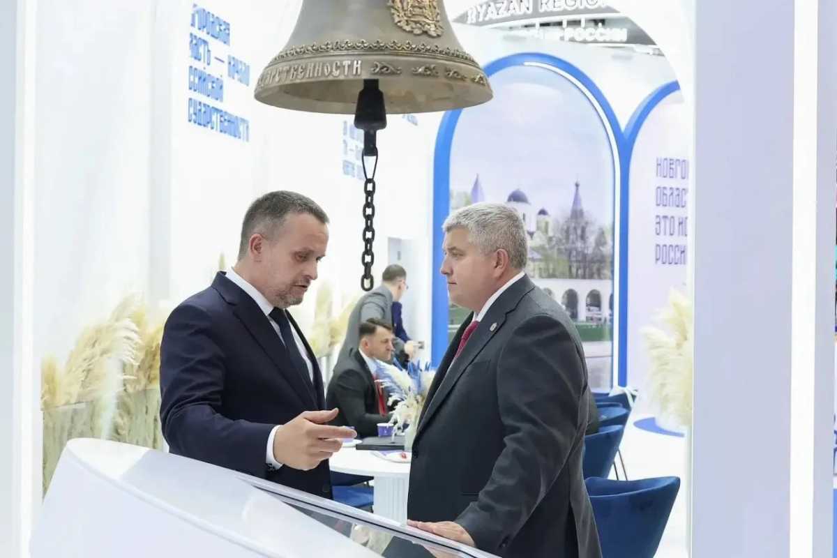 Соглашение подписали министр транспорта Андрей Никитин и губернатор Новгородской области Александр Дронов.