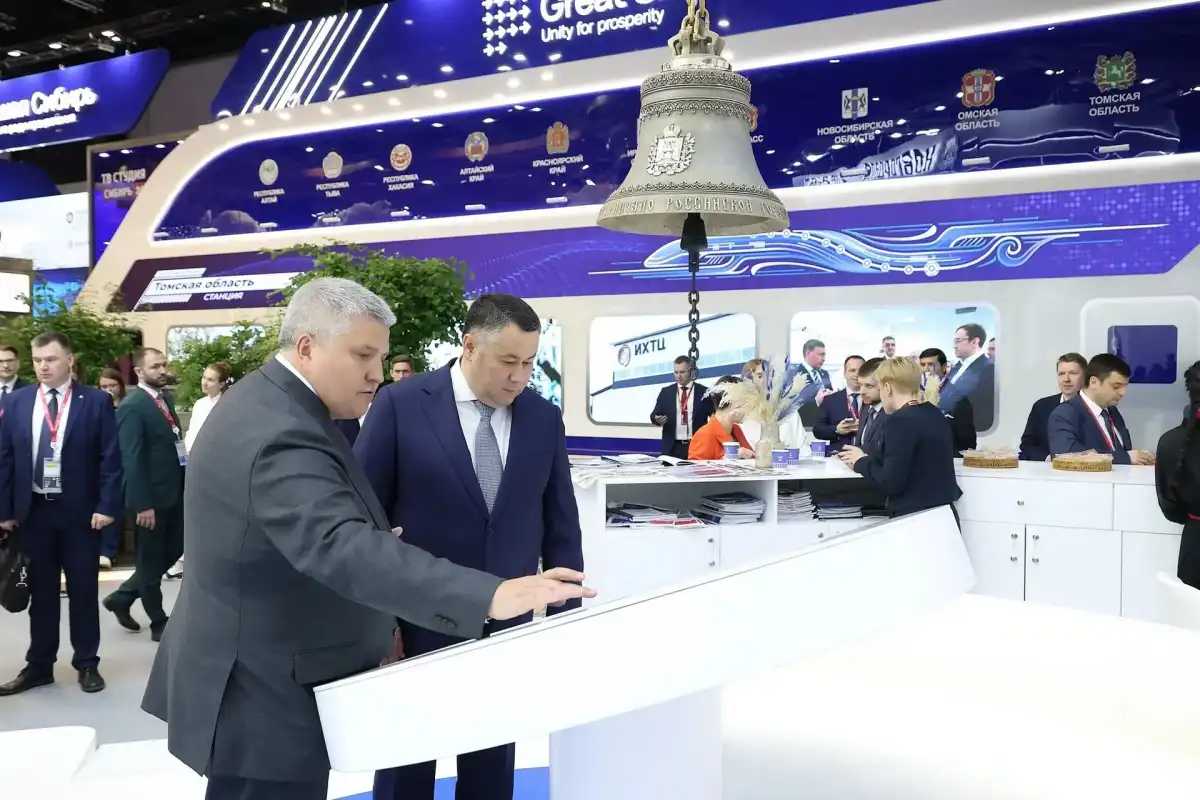 Игорь Руденя посетил стенд Новгородской области на ПМЭФ. Игорь Руденя посетил стенд Новгородской области на ПМЭФ.