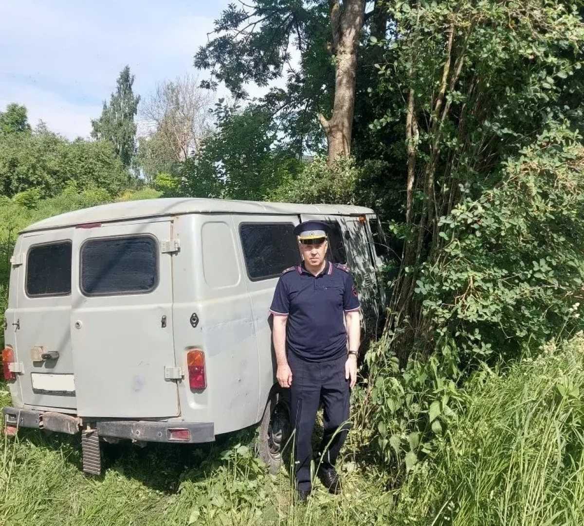 Водителя и четверых пассажиров автомобиля «УАЗ» доставили в больницу. Водителя и четверых пассажиров автомобиля «УАЗ» доставили в больницу.