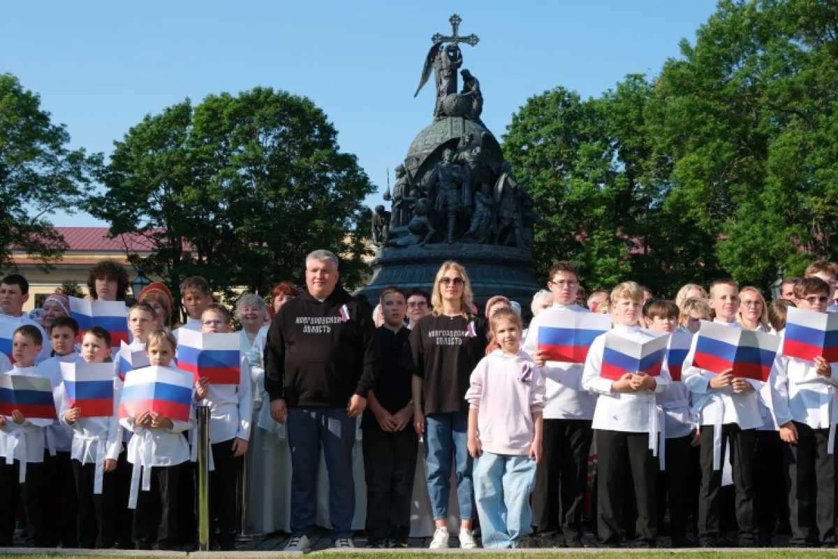 В акции «Рассвет России» принял участие и губернатор Александр Дронов с семьёй. В акции «Рассвет России» принял участие и губернатор Александр Дронов с семьёй.