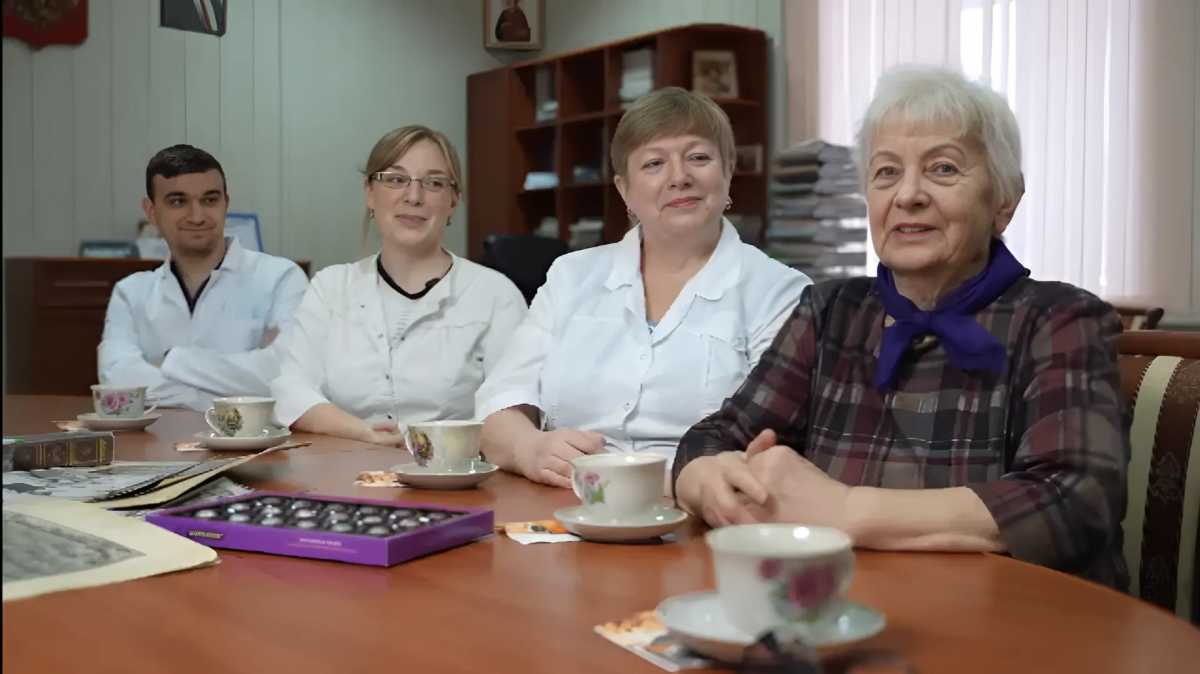 Общий стаж семьи в медицине стремится к 90 годам.