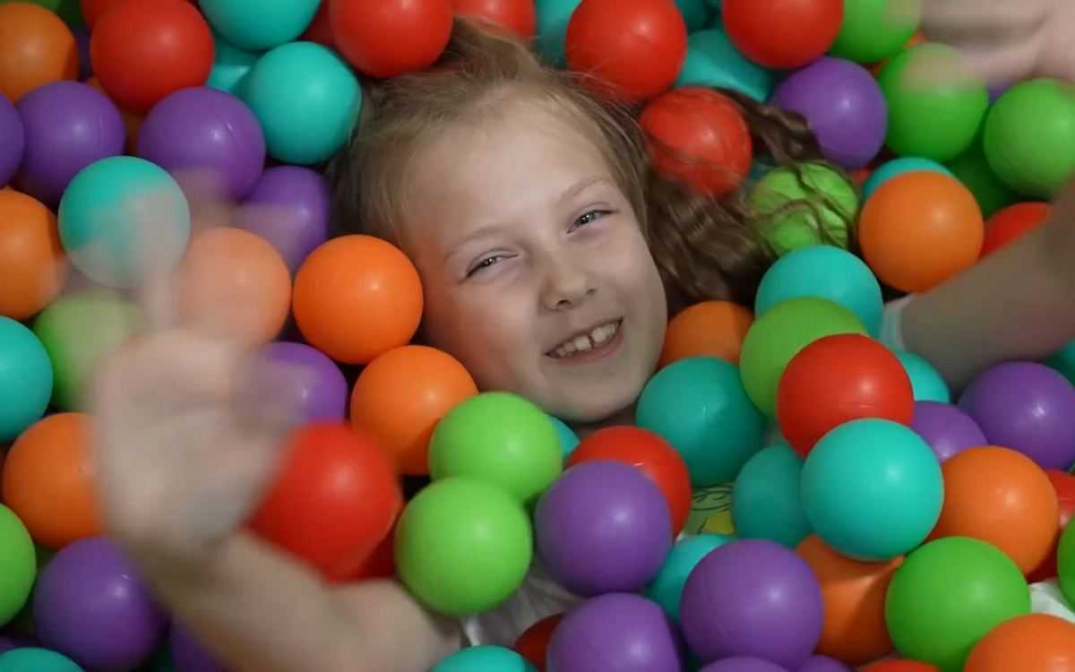 Родители могут оставить ребёнка с воспитателем в детской комнате и спокойно заниматься делами.