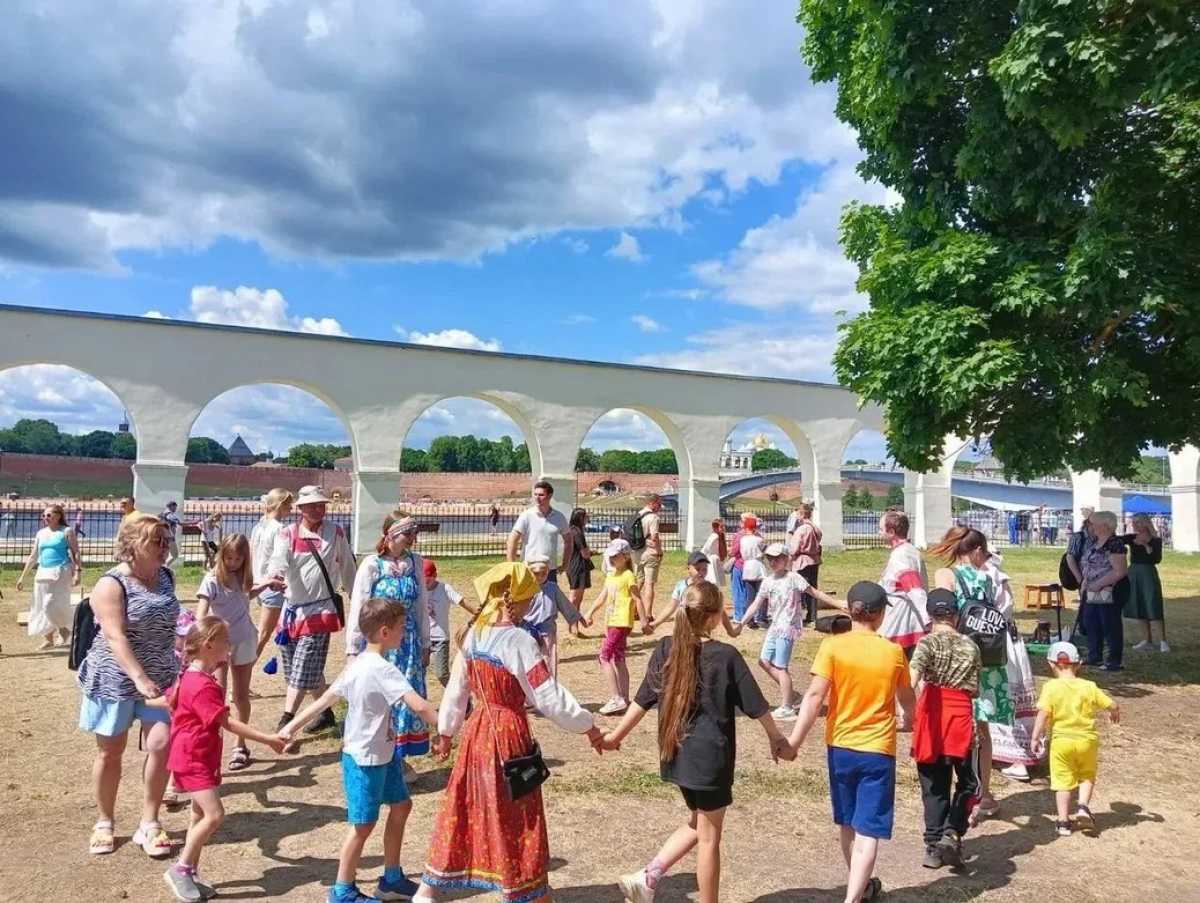Фестиваль «Игры и люди» пройдёт на Ярославовом дворище в Великом Новгороде. Фестиваль «Игры и люди» пройдёт на Ярославовом дворище в Великом Новгороде.