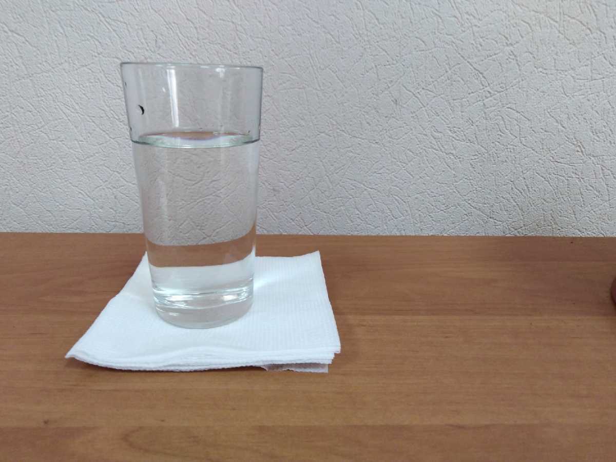 Причиной прекращения подачи воды стало отключение электричества на очистных сооружениях.