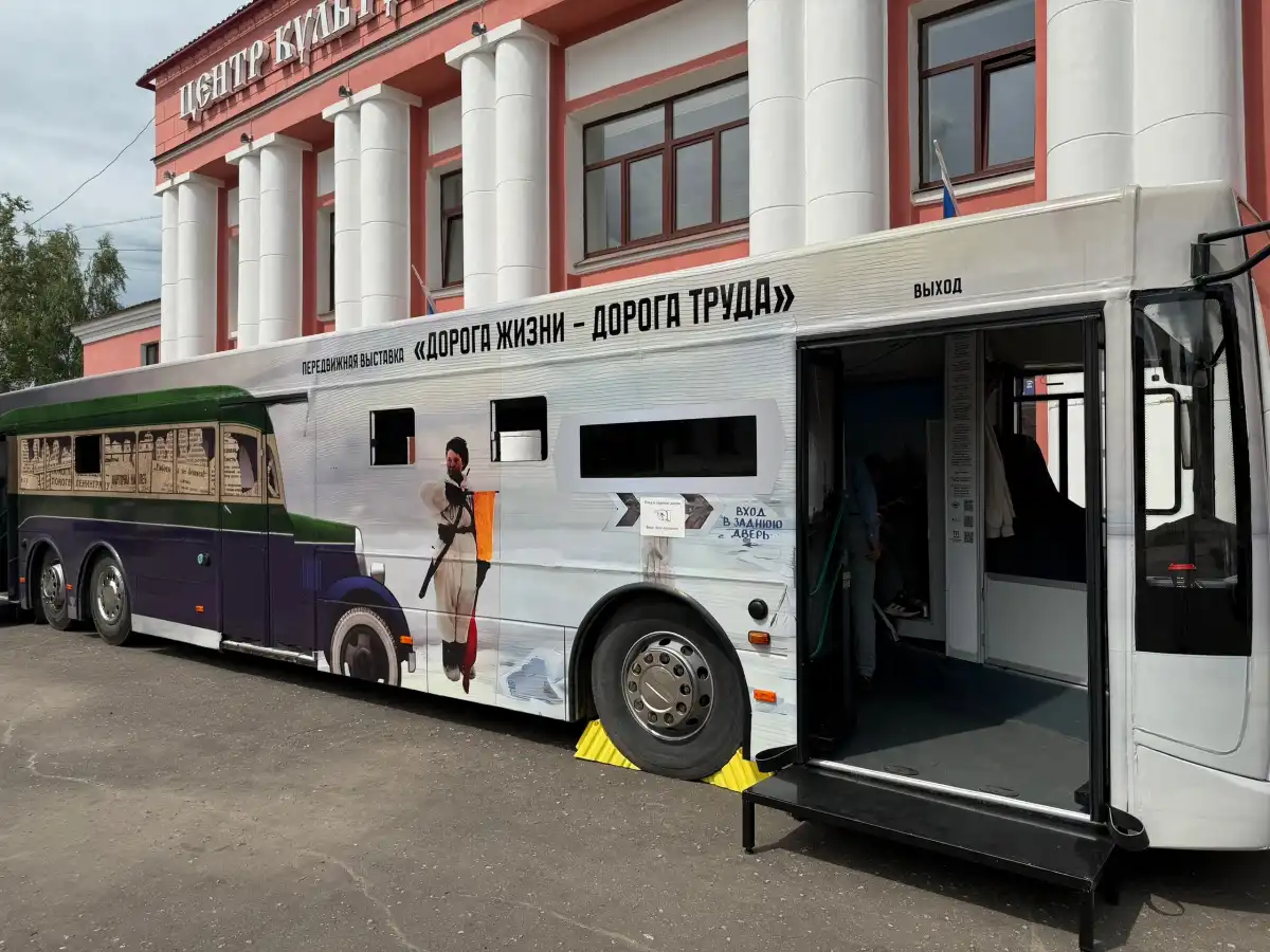 Выставка посвящена подвигу всех, кто работал на Дороге жизни.