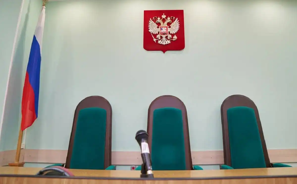 Суд приговорил петербурженку к 180 часам обязательных работ.