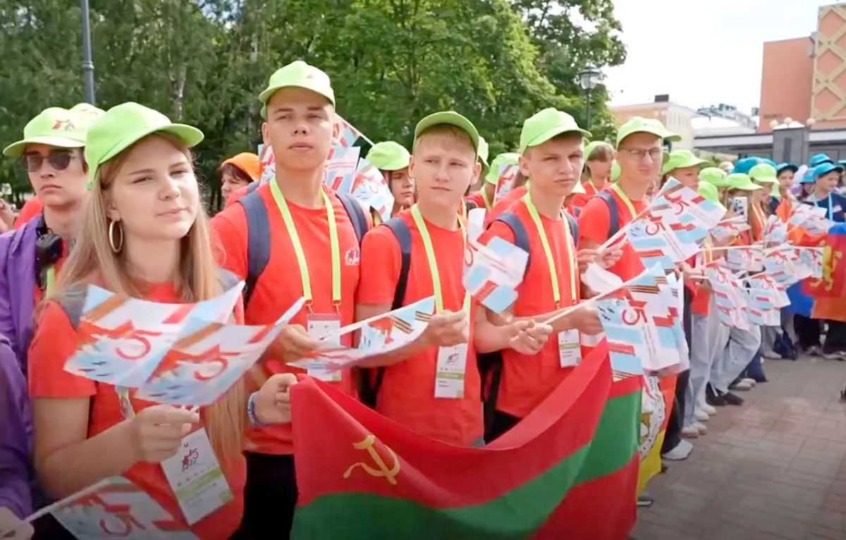 Гости посетили Новгородский кремль, «Витославлицы», Рюриково городище, побывали на «Линии обороны» и в ИНТЦ «Валдай».