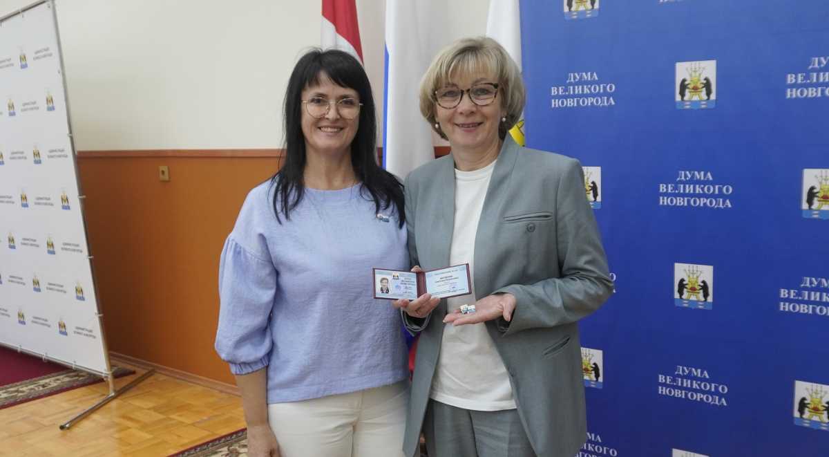 Вице-спикер Думы Великого Новгорода Марина Комарова и депутат Светлана Матвеева.