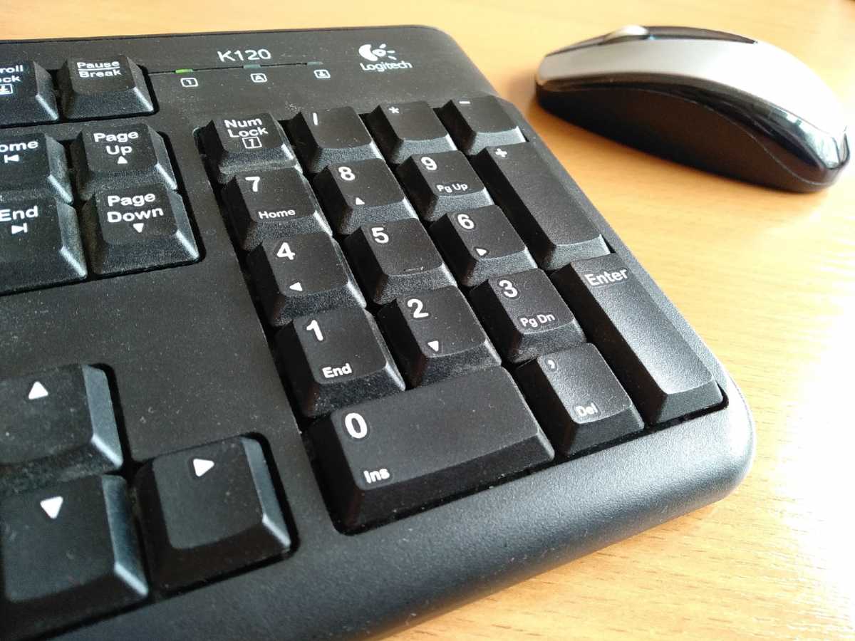 Специалисты рекомендуют не звонить по телефонам, указанным на сомнительных сайтах, и не переходить по ссылкам от незнакомцев.