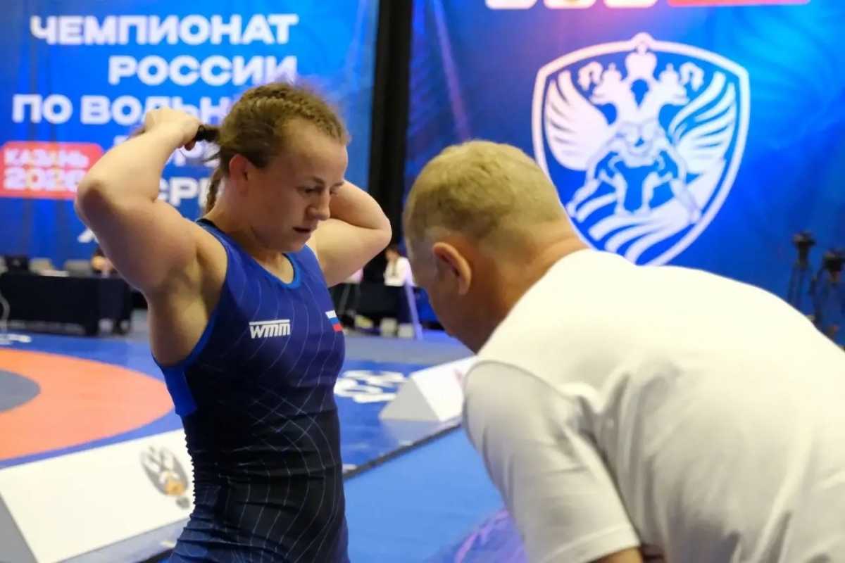 Надежда Соколова тренируется под руководством Олега Маркова.