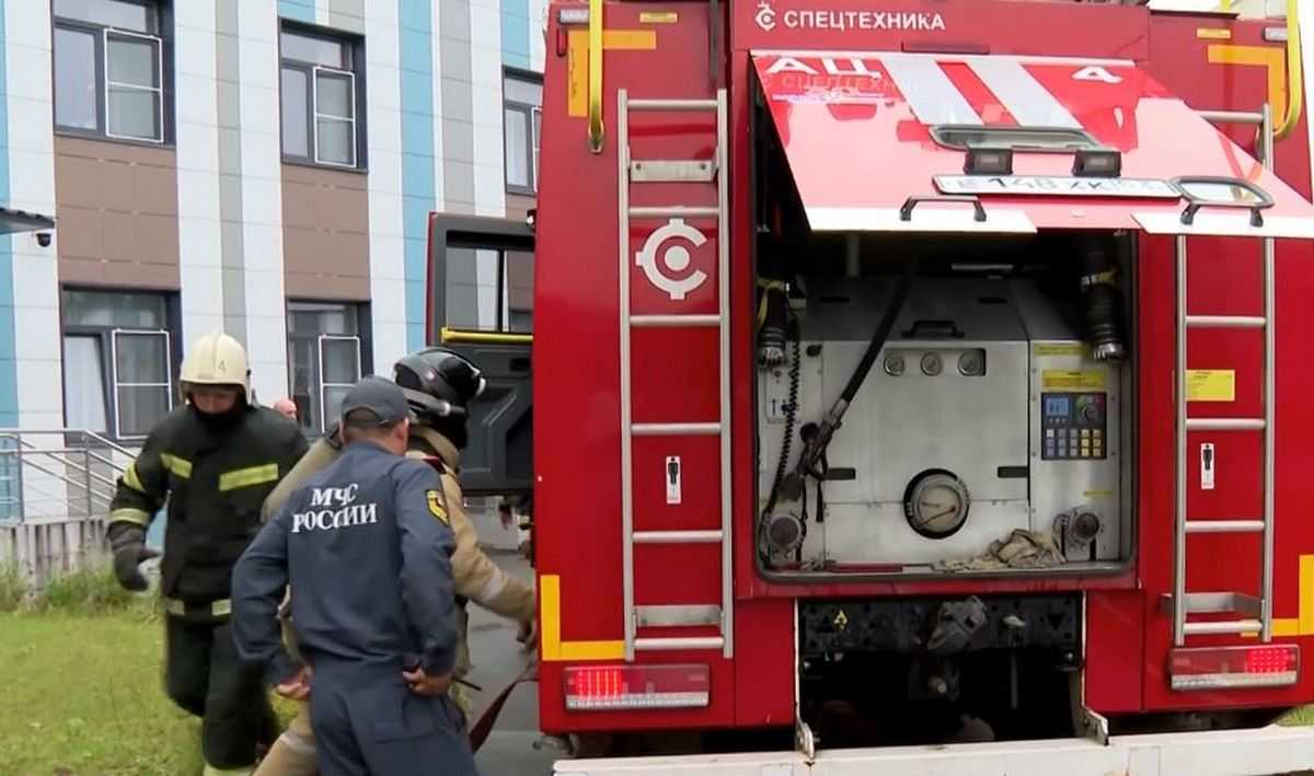 Сотрудники МЧС утром заправились на АЗС в Новгородской области без очередей