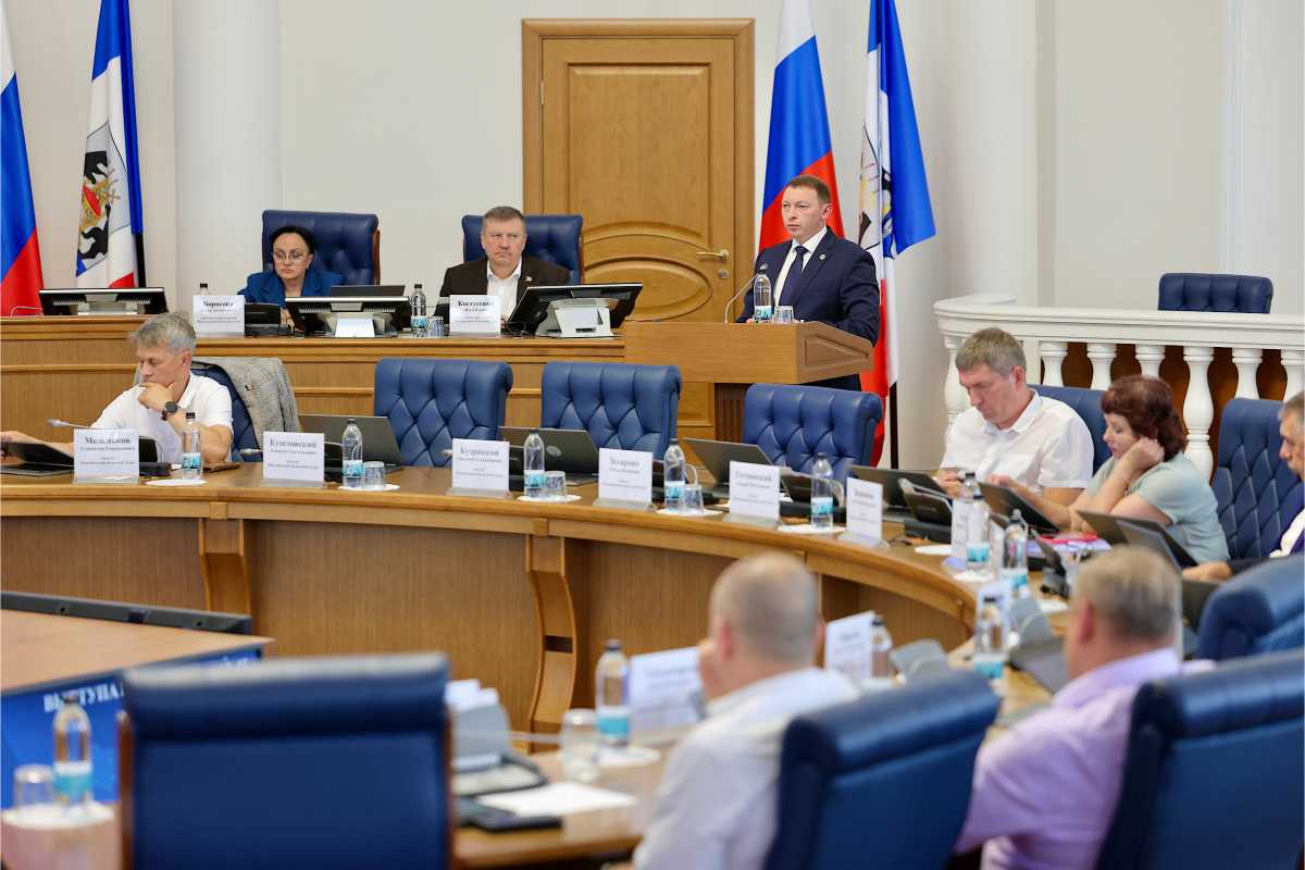 Валерий Яковлев рассказал парламентариям о важнейших показателях работы медицинской системы региона.